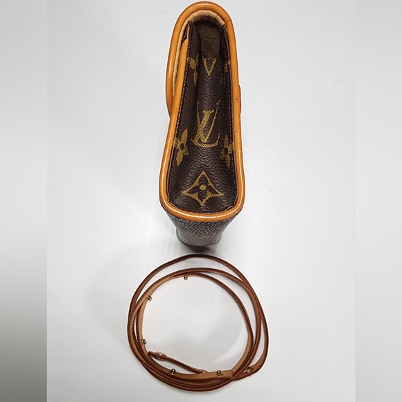 Louis Vuitton Florentine Belt bag (pm) Belt can fit up to 32" waist. Adjustable - Picture 4 of 15